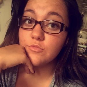 Meet your Posher, Caitlin