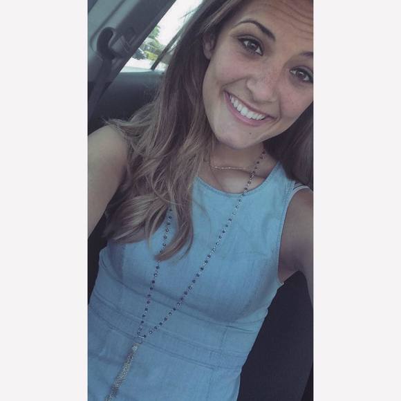 Meet your Posher, Abigail - Picture 1 of 1