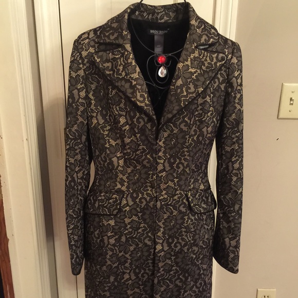 BISOU BISOU BEAUTIFUL  BLACK LACE &NUDE  COAT