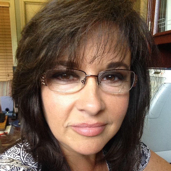 Meet your Posher, Pam - Picture 2 of 2