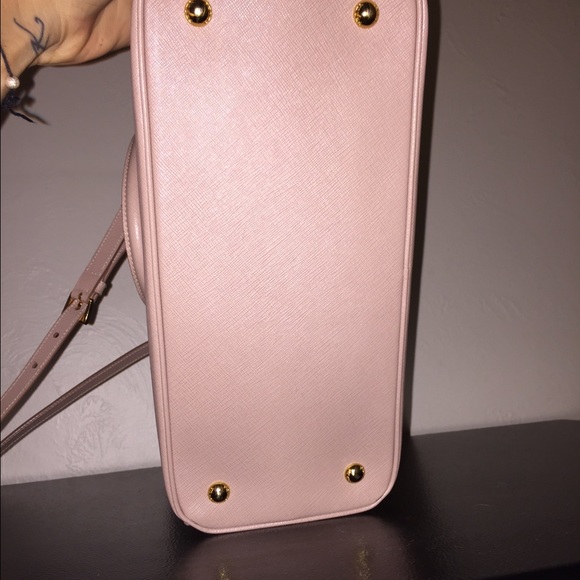 SOLD Prada Saffiano zip tote in blush color - Picture 3 of 3