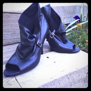 Super cute booties great for the fall.