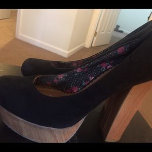 Charlotte Russe Size 8 5in heel