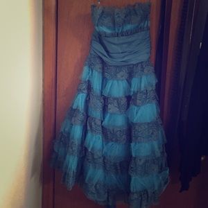 Betsy Johnson Blue tiered formal dress
