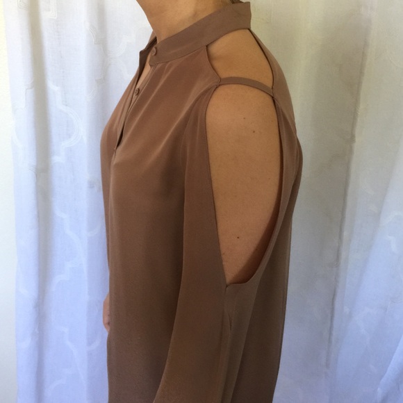 GORGEOUS Haute Hippe Silk Cut Out Blouse - Picture 3 of 3