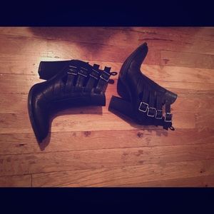 vintage Ankle belted Booties