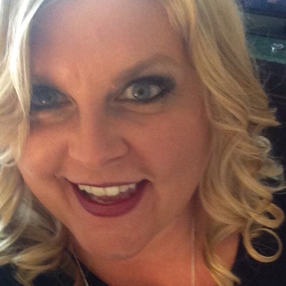 Meet your Posher, Rae - Picture 2 of 4