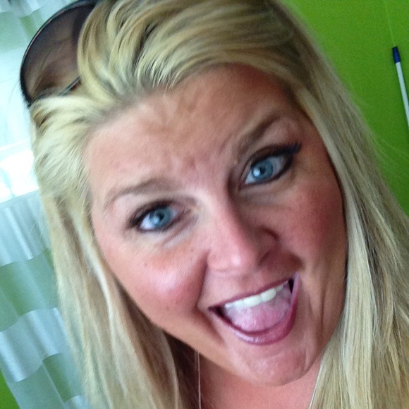 Meet your Posher, Rae - Picture 3 of 4