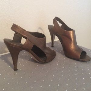 2 1/2 inch designer shoes