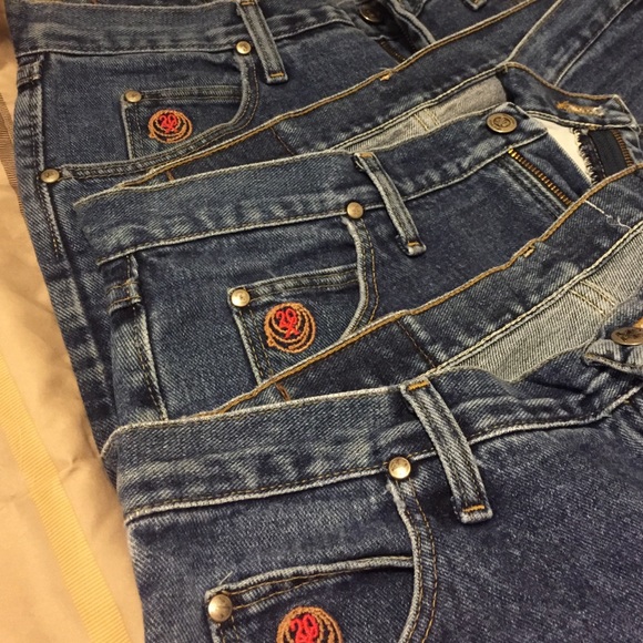 3 pairs of Ladies 20x jeans.