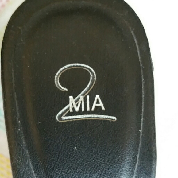 Shoes - Picture 4 of 4