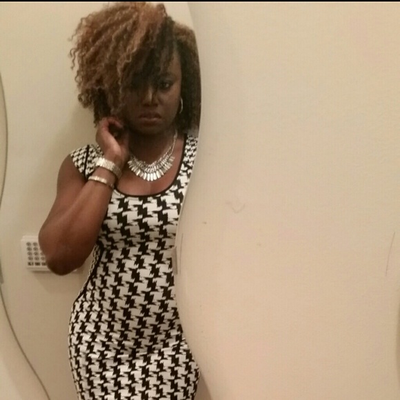 Meet your Posher, Tricia - Picture 2 of 4