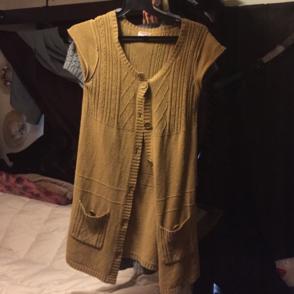 Sweatshirt, short sleeved.