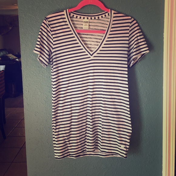 Victoria's Secret Pink fitted tee, size Medium