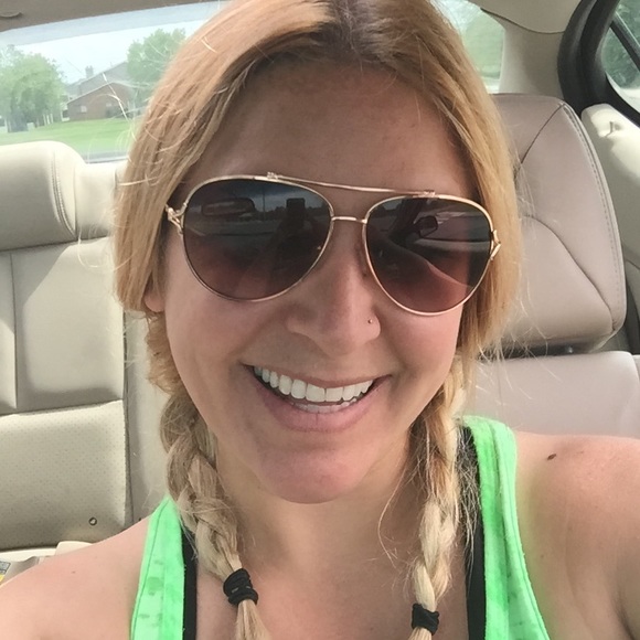 Meet your Posher, Brooke - Picture 3 of 4