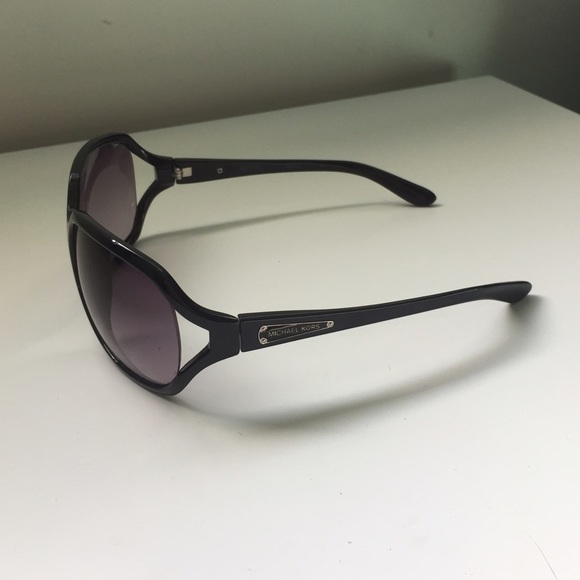 SOLD Michael Kors sunglasses - Picture 2 of 4