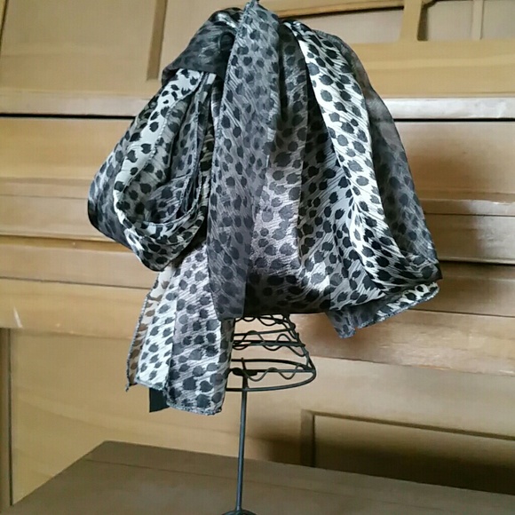 Scarf - Picture 1 of 2