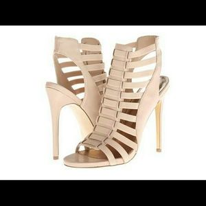 FLASH SALE!! Steve Madden Stretche heels