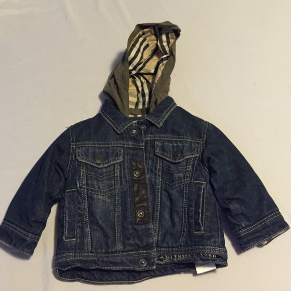 Selling a baby Burberry jacket authentic :)
