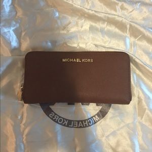 Michael Kors Zip Around Wallet