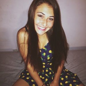 Meet your Posher, Emi