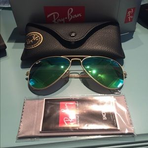 SOLD- Ray-Ban Aviator Flash Lenses - Green Flash