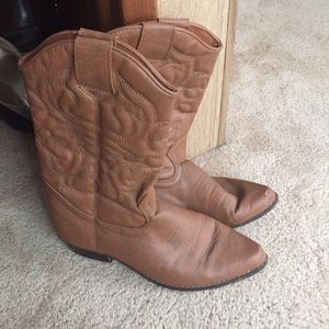 Brown cowgirl boots
