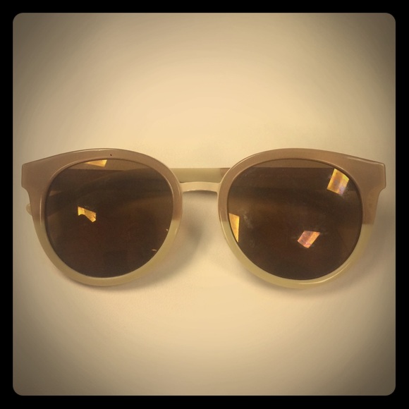 Tory burch tan and cream sunglasses with case