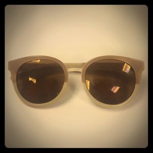Tory burch tan and cream sunglasses with case