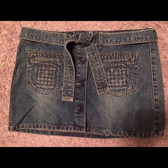 American eagle Jean skirt. Size 6 never worn!