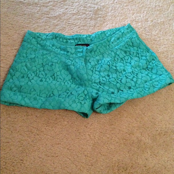Shorts - Picture 2 of 3