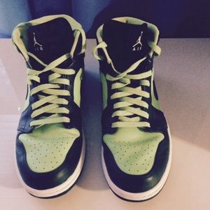 Nike Air Jordan Retro 1 Basketball Shoes.