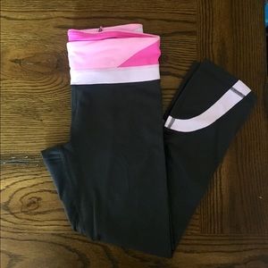 Lululemon inspire crop soot gray sz 4 EUC