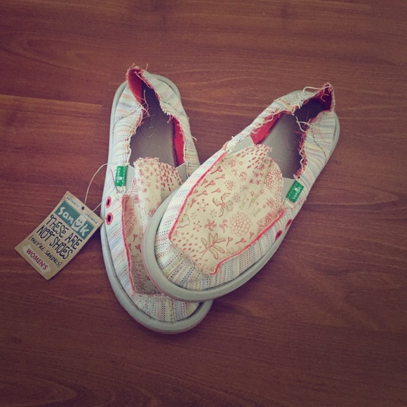 Sanuk shoe