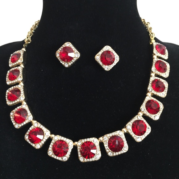 Jewelry - 🎄SOLD! 🎄Statement Necklace
