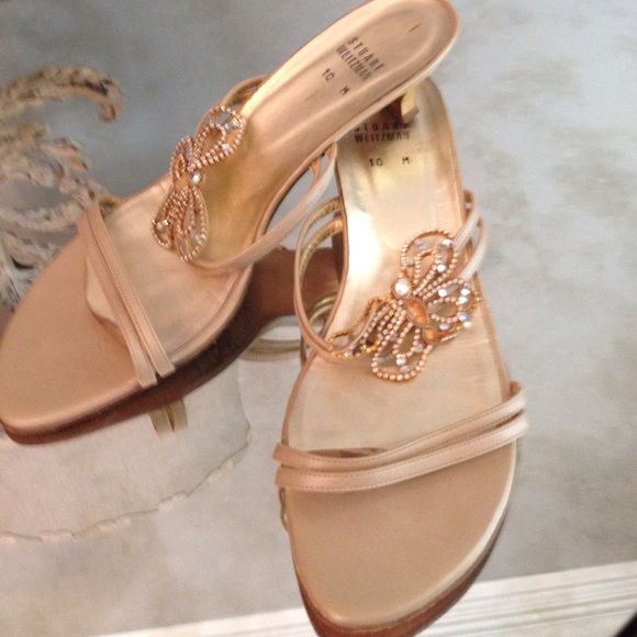 Stuart Weitzman gold sandal 1.5" heel