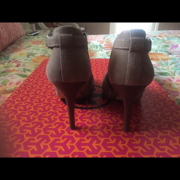 Never worn them - Picture 3 of 4
