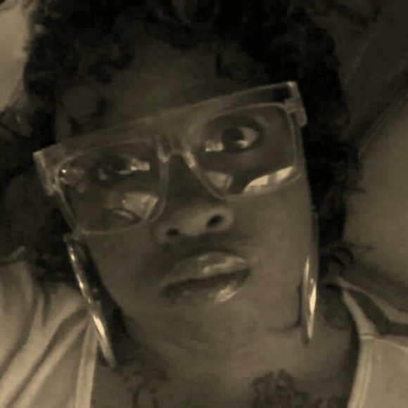 Meet your Posher, Cassandra - Picture 1 of 1