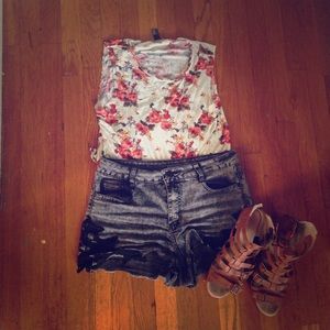 Floral muscle tee crop top