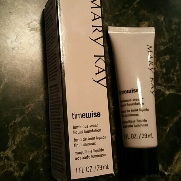 Beige 2 Luminous-Wear Liquid Foundation Mary Kay