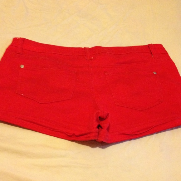 Red Short Shorts 😏 - Picture 2 of 4