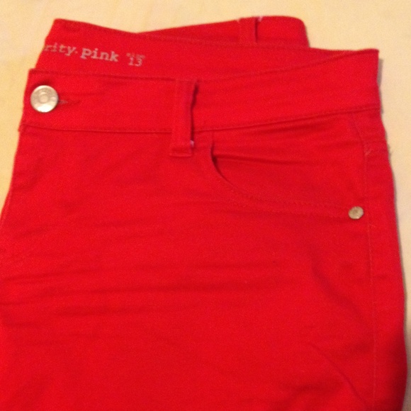 Red Short Shorts 😏 - Picture 3 of 4