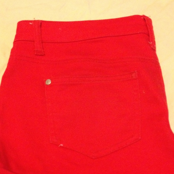 Red Short Shorts 😏 - Picture 4 of 4