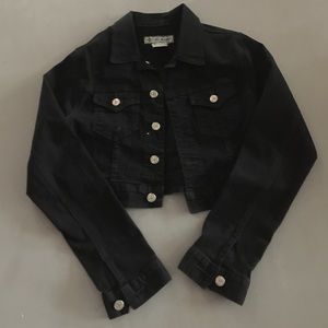 Cute crop black denim jacket!!