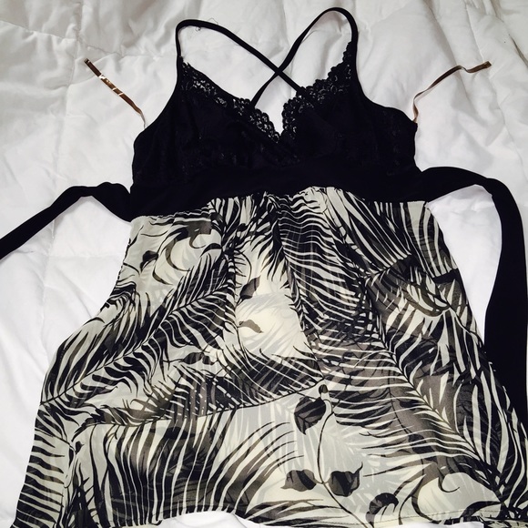 Forever 21 lace sheer bottomed tank,leaf detail!