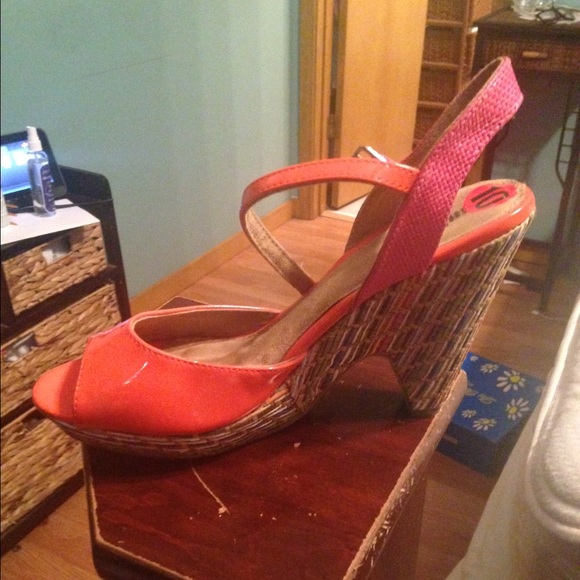 Sandals - Picture 1 of 2