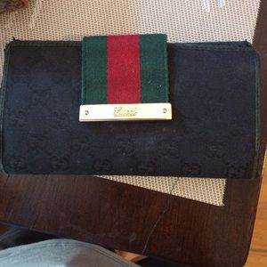 Low price! Authentic Gucci Wallet