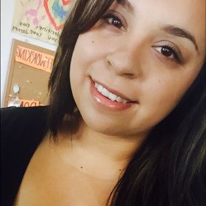 Meet your Posher, Cynthia