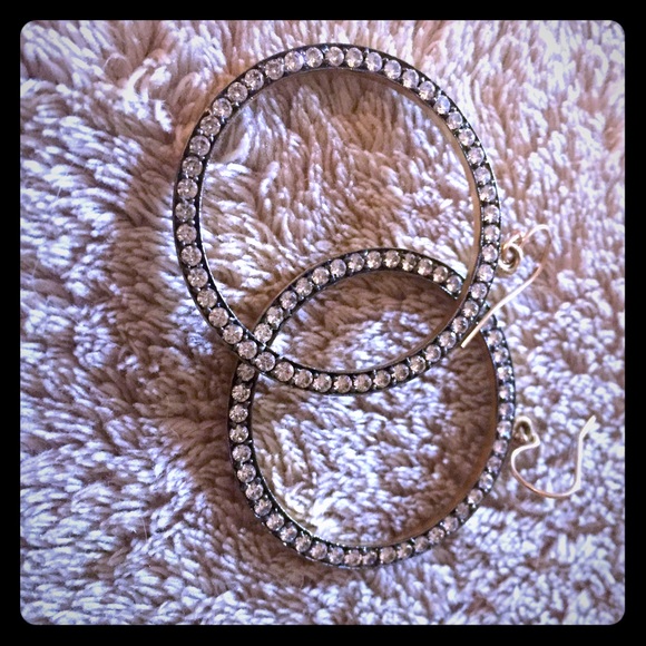 Round beautiful earrings