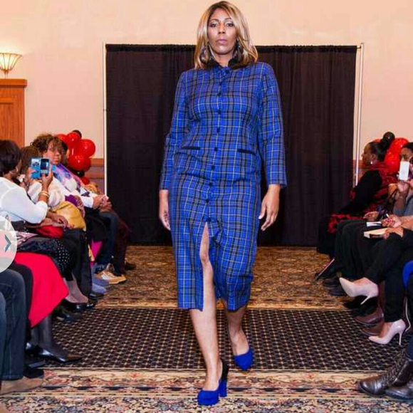 This item runs small for size 12 - Picture 2 of 2